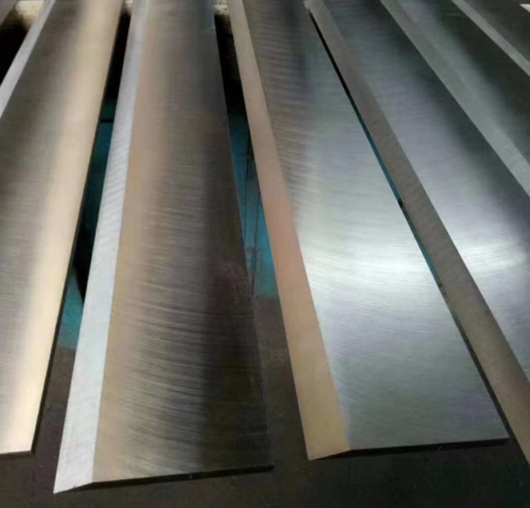 刀口鑲鋼刀(dao)