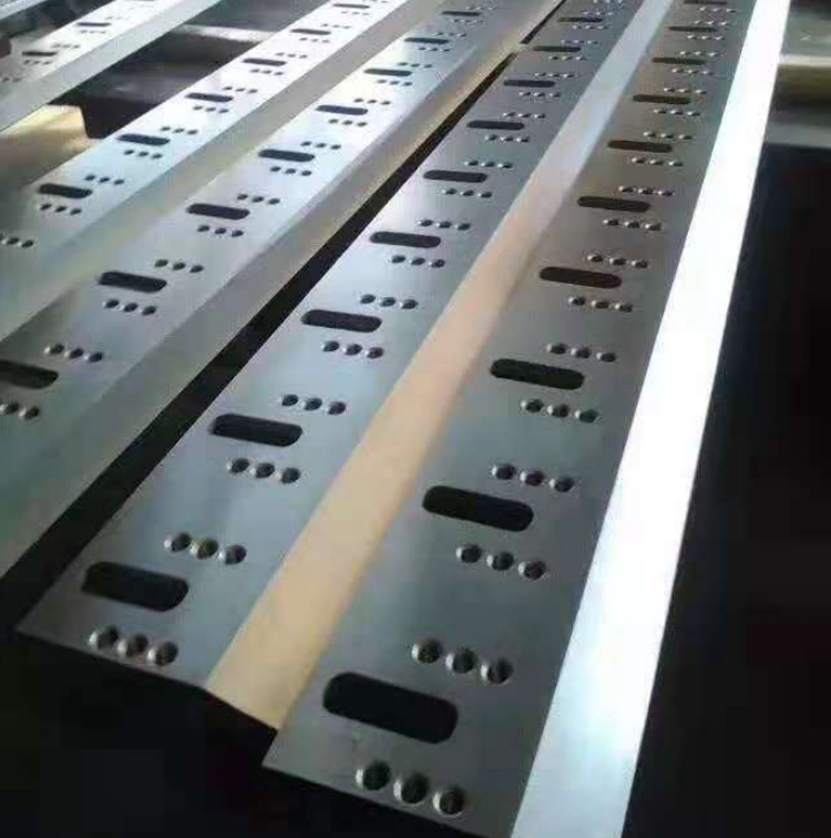 刀口鑲鋼刀(dāo)